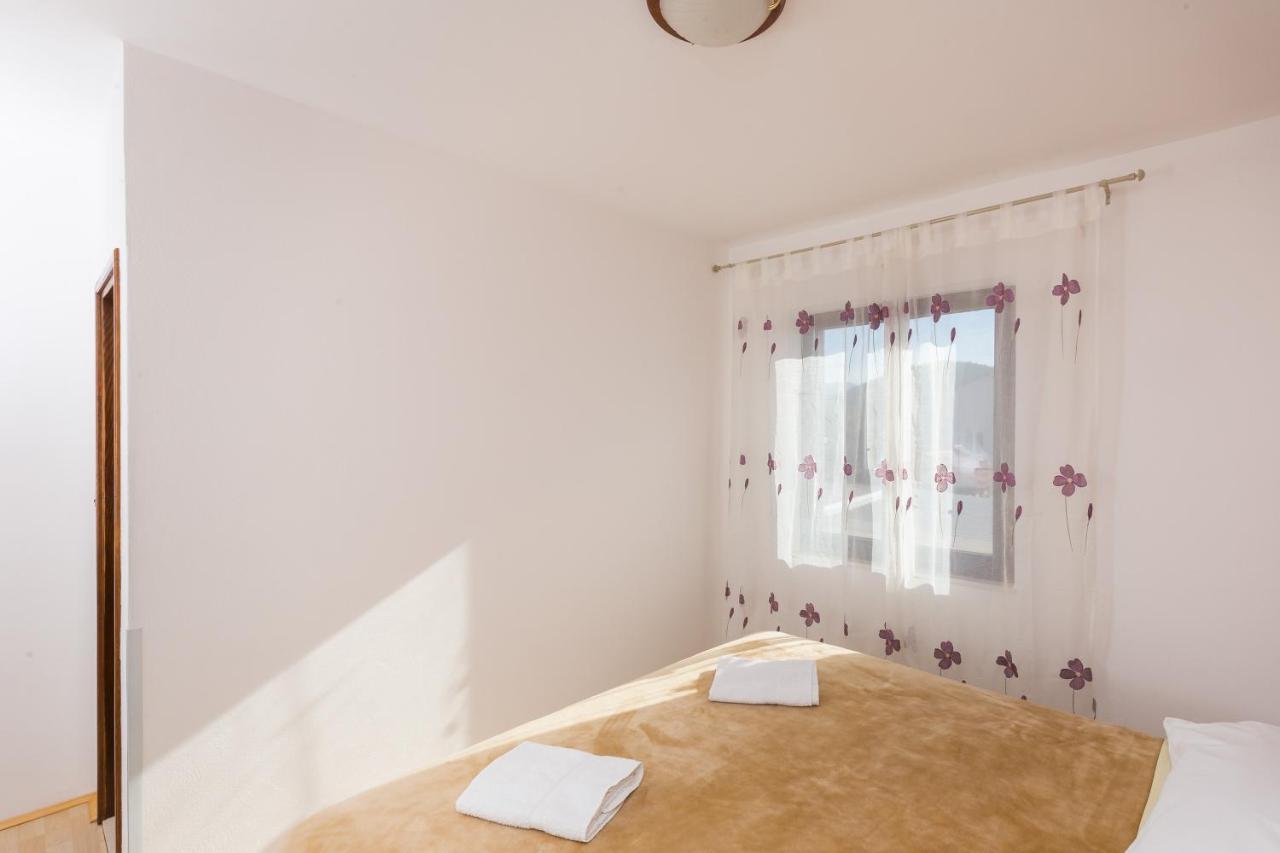Apartment & Rooms Villa Katarina スラノ エクステリア 写真